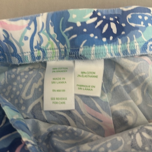 Lilly Pulitzer Women's  Reef Print Shorts Size Medium - Picture 3 of 4